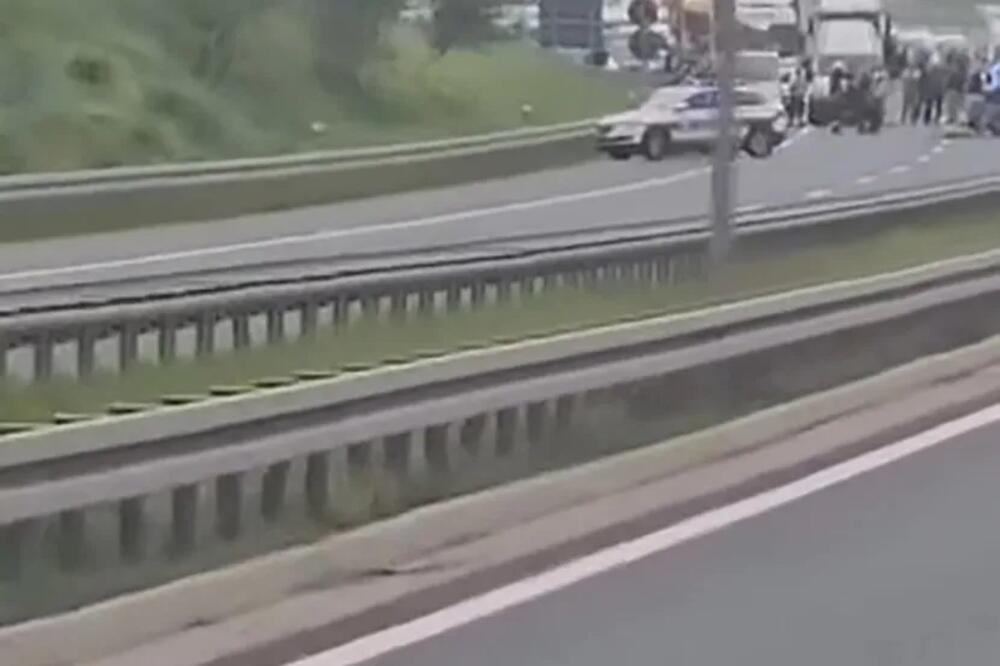 Stravična saobraćna nesreća na Obilaznici oko Beograda: Ima teško povređenih! (VIDEO)
