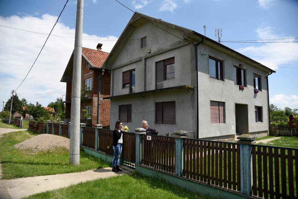 Znate li čija je ovo raspala kuća? Nekad bila beda i kupala se u koritu, a danas joj bolje nego bubregu u loju