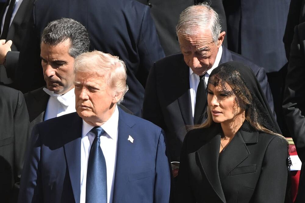 Melanija napravila totalnu pometnju na sahrani pape Franje! Narod ne prestaje da bruji - pogledajte je samo