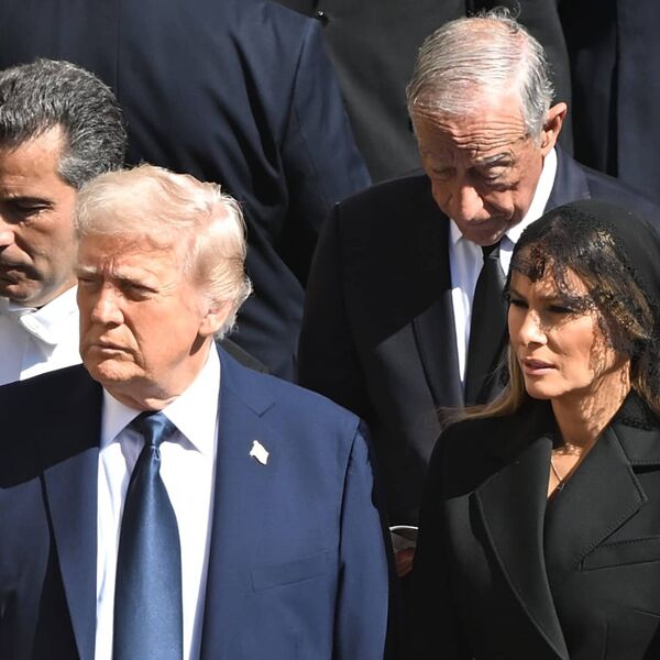 Melanija napravila totalnu pometnju na sahrani pape Franje! Narod ne prestaje da bruji - pogledajte je samo