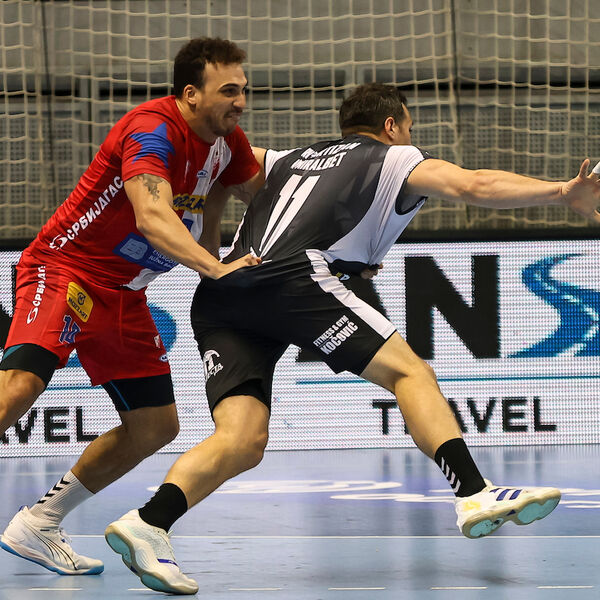 Sklonjeni fudbaler Partizana bodrio crno-bele rukometaše u Kraljevu (Foto)