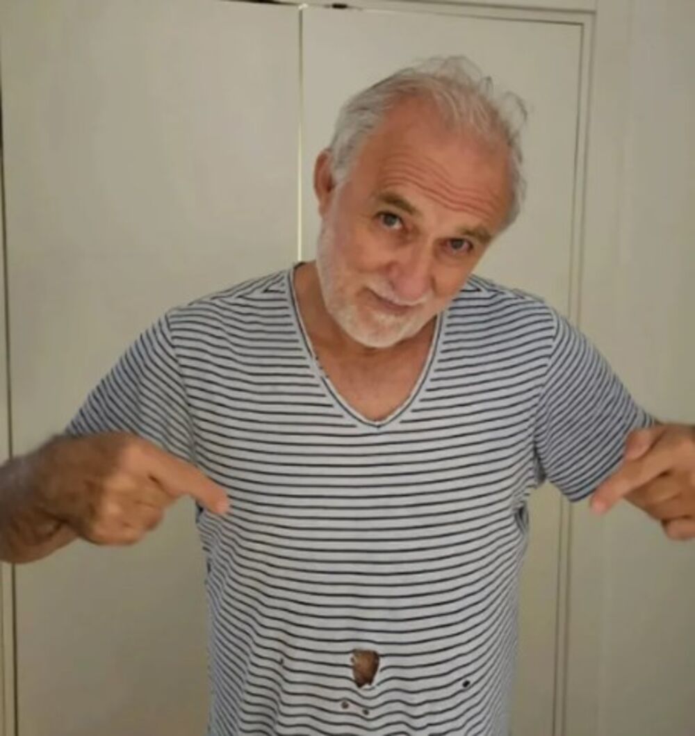 Lazar Ristovski u pocepanoj majici