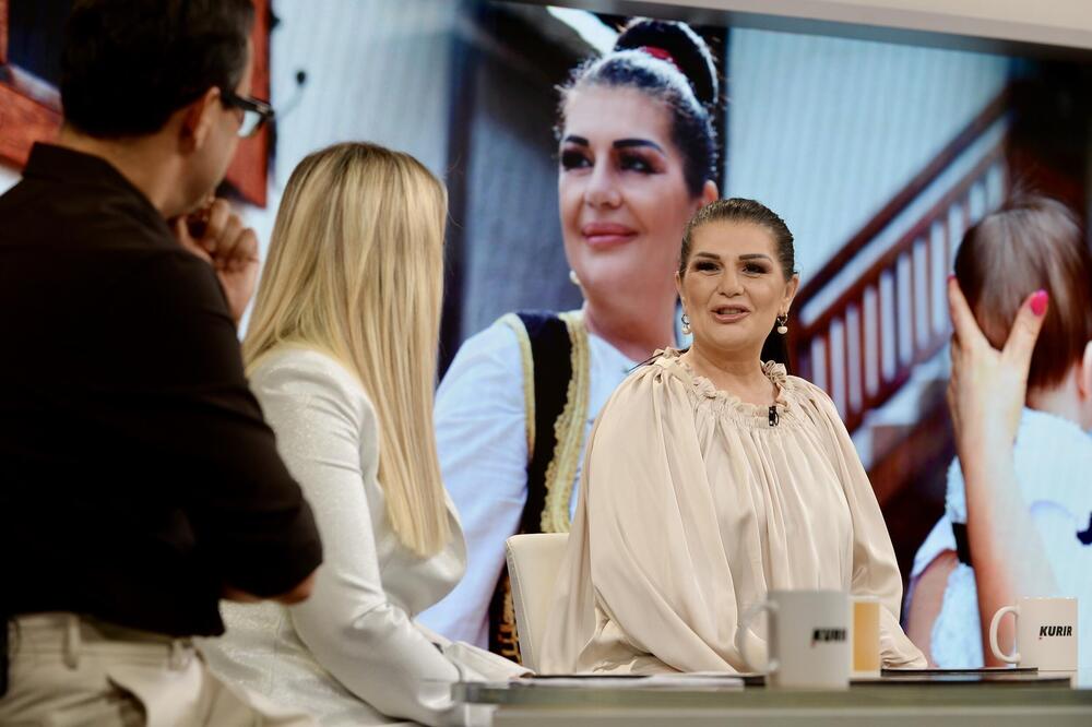 FOLK ZVEZDA KOJA JE U 6. DECENIJI PRVI PUT POSTALA MAJKA VEČERAS U STUDIJU STARS SPECIJALA - VEČERAS OD 23.30