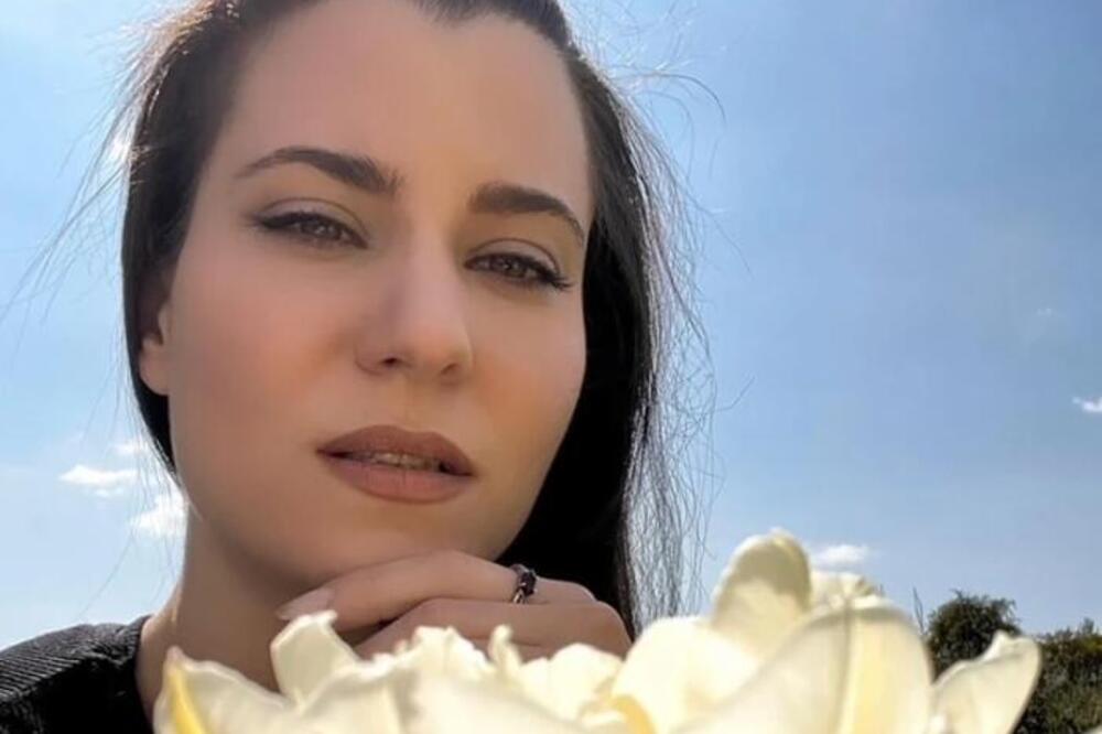 ''Izgubila sam vid na jednom oku...'' Monika Mihajlović (33) ima neizlečivu bolest - evo šta je otkriveno na mozgu