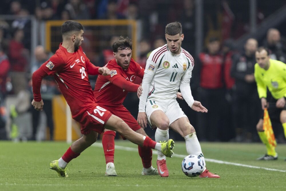 Miloš Kerkez (desno) u dresu Mađarske