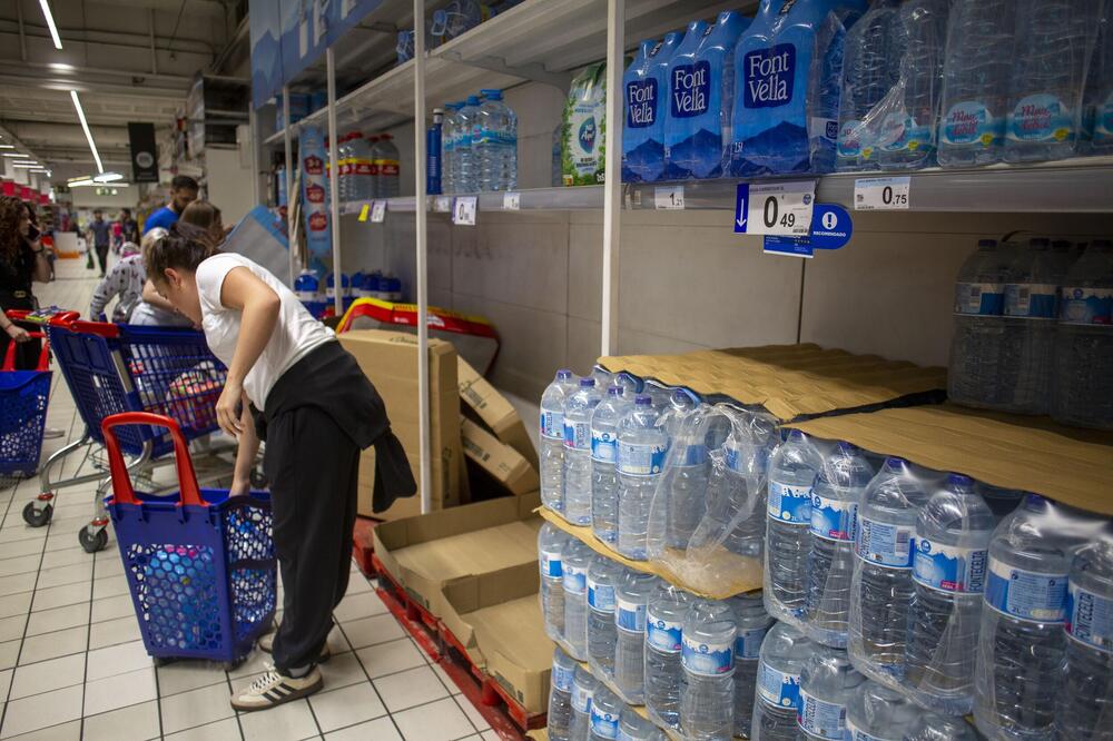 Treći nivo uzbune u gradovima koje Srbi obožavaju! Nižu se upozorenja, marketi opustošeni, narod u panici (VIDEO)