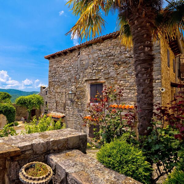 ''Ovo ne bih platio ni da mi je poslednje'' Račun iz hrvatskog restorana razbesneo turiste, cene hrane idu u nebesa