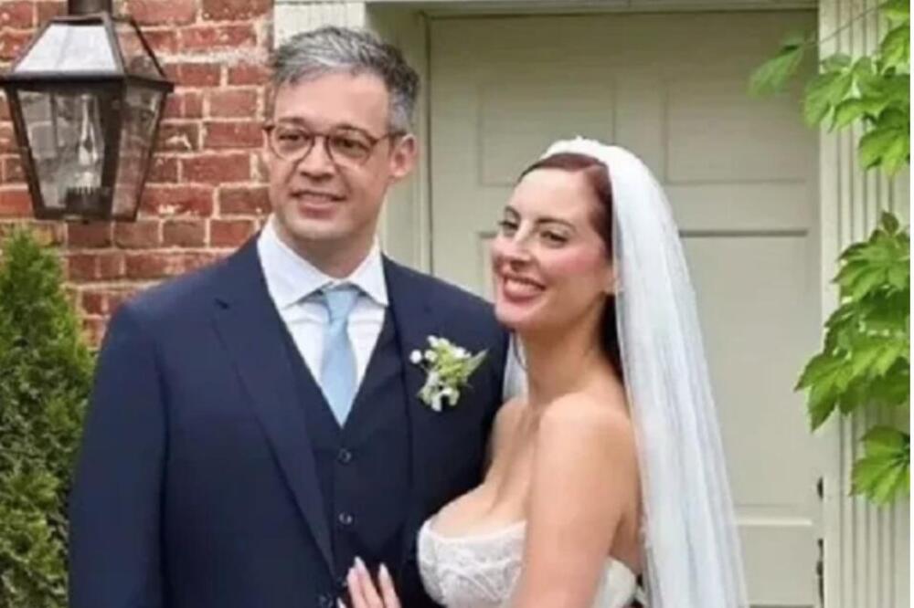 "Skloni te grudi sa slike"! Imala poprsje kao balone, a onda odlučila da ih smanji! Evo kako joj sada izgledaju