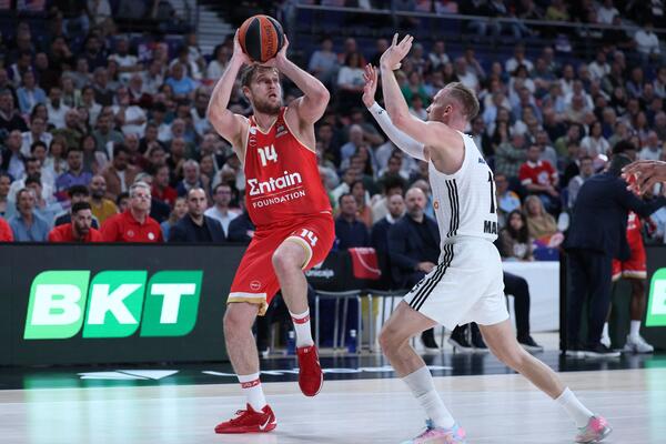 Kralj je živ! Olimpijakos poklekao u Madridu, Real produžio seriju