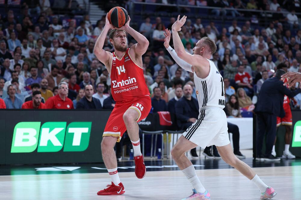 Kralj je živ! Olimpijakos poklekao u Madridu, Real produžio seriju