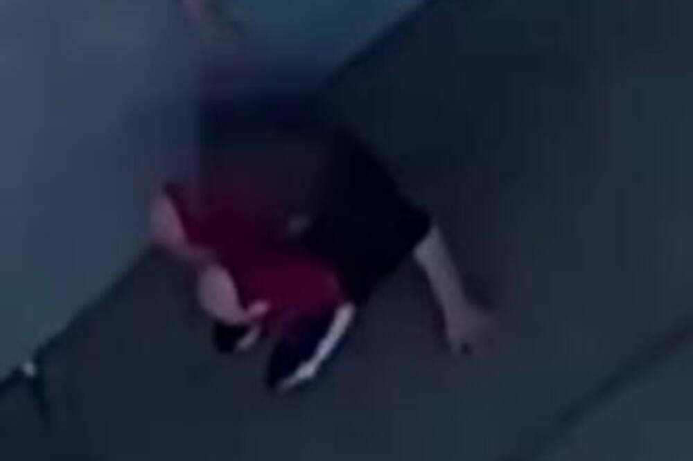 Dečak istrčao iz radnje, pa nestao! Policija ga pronašla na najstrašnijem mestu, a onda je usledio haos (VIDEO)