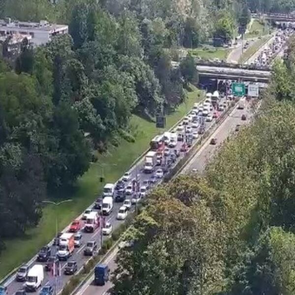 Egzodus Beograđana je počeo! Narod "trči" sa posla kući, ogromne gužve u celom gradu, kolaps na sve strane (FOTO)