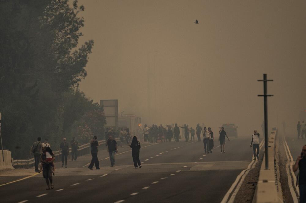 Vatrena stihija guta Jerusalim! Ljudi beže od eksplozija i požara, vozila napuštena na ulicama! (VIDEO)