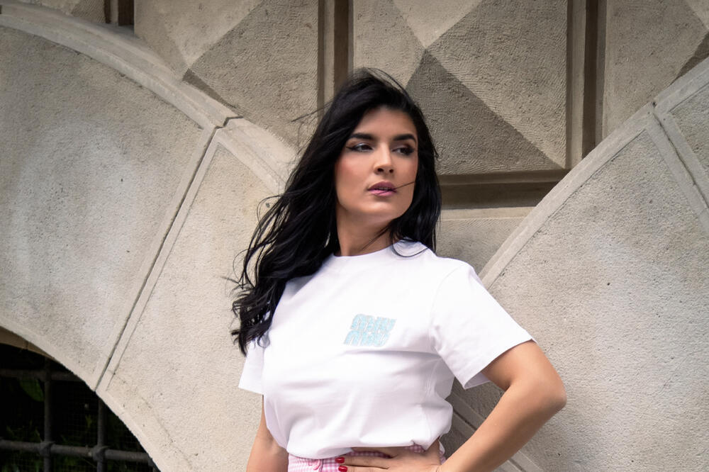 “Htela sam da obrišem spot, doživela sam nervni slom, a onda...” Rada Sarić otkriva šta joj se dogodilo posle...