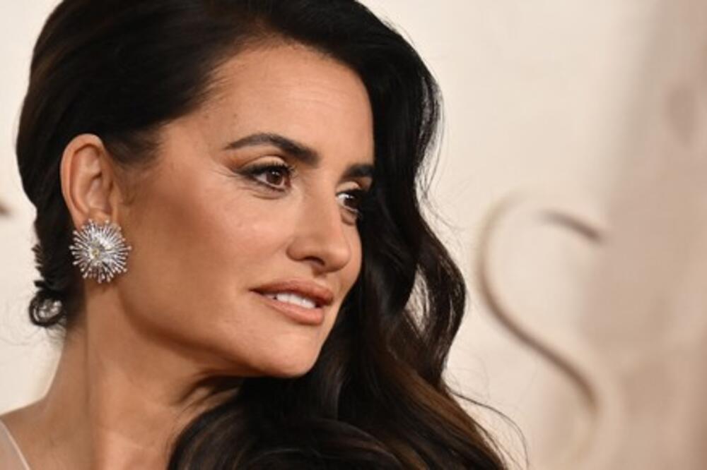 Napunila 51. godinu, a i dalje svi otkidaju na nju: Srbima ostala tiha patnja - pored sebe uvek imala moćnike