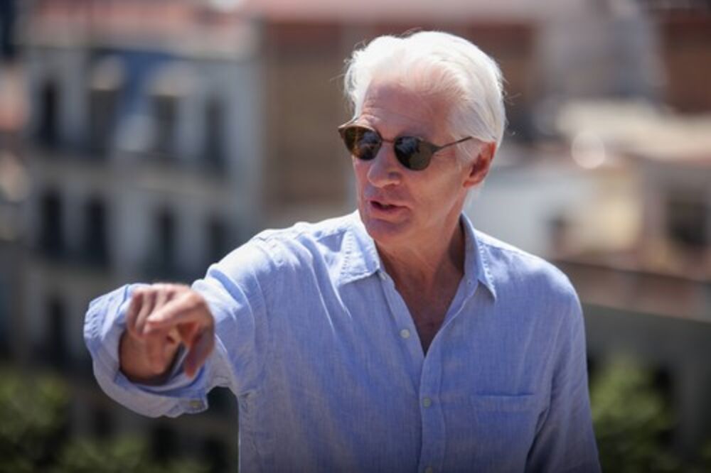 Devedesete su mu donele status globalne zvezde