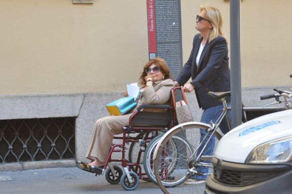 Naručila ubistvo muža, odrobijala i sad troši njegove pare: Crna udovica u javnosti u invalidskim kolicima, šokčina