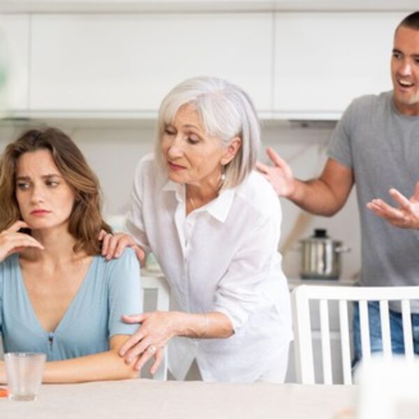 ISPRALA IM MOZAK! Srbi šokirani rečima ove žene - kako je jedna snajka uspela da sruši sve što je građeno godinama?