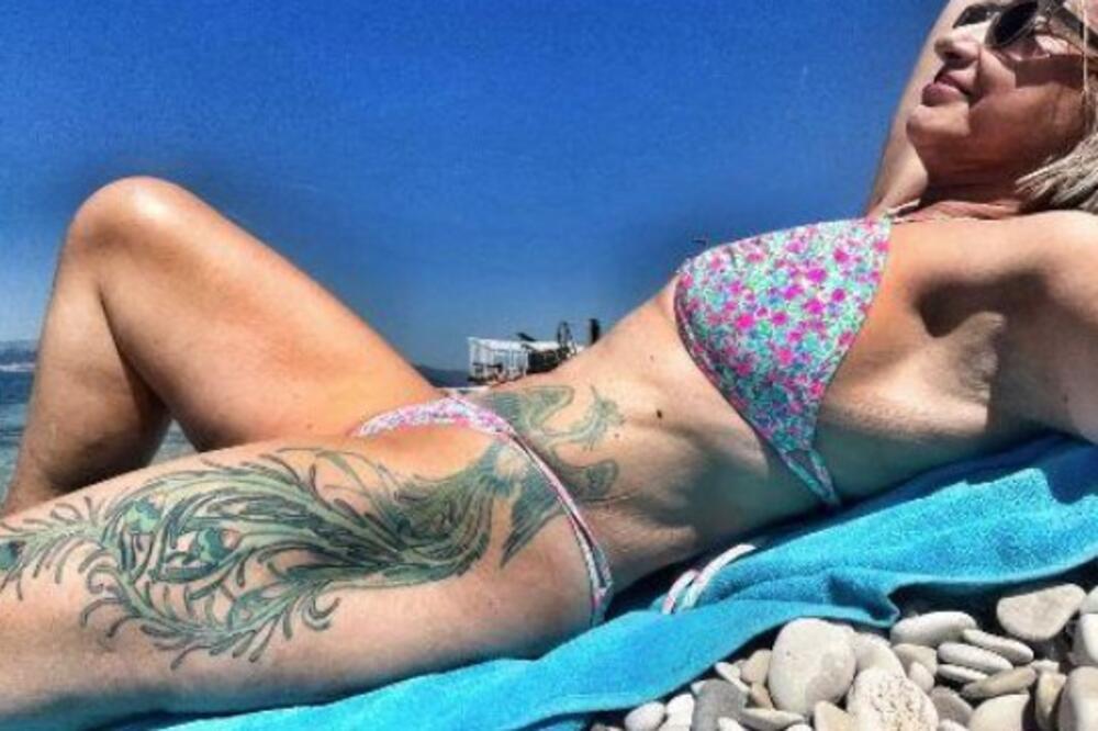 "Ako trajete 1 sat u krevetu, javite se": Dinina udovica traži muškarca, sve objavila bez cenzure