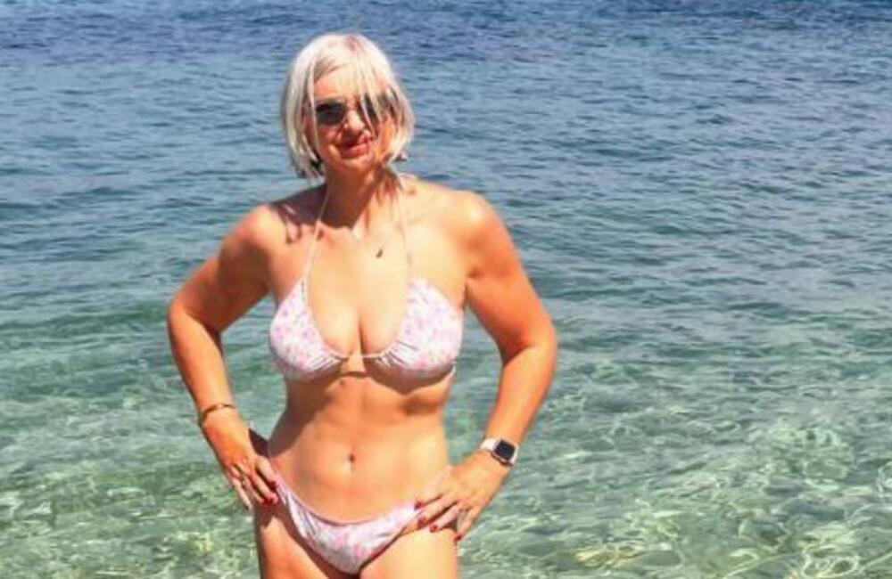 UDOVICA PEVAČA (59) POKAZALA SVOJ KOKOŠINJAC Muž joj umro, a onda je sve rasprodala: SAD GAJI POVRŽE I DRŽI ŽIVINU!