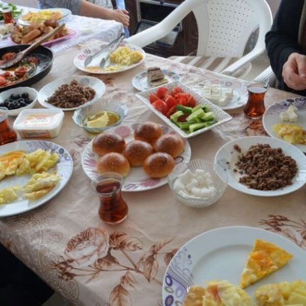 Čuveni doktor otkrio šta je najbolje da jedu za doručak žene, a šta muškarci: Ovo je obavezno svakog jutra