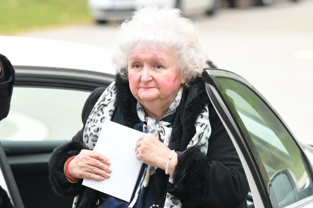 Šta se dešava sa rođenom sestrom Saše Popovića? Šuškalo se da se seli za Beograd - a onda je Suzana zvala kuma