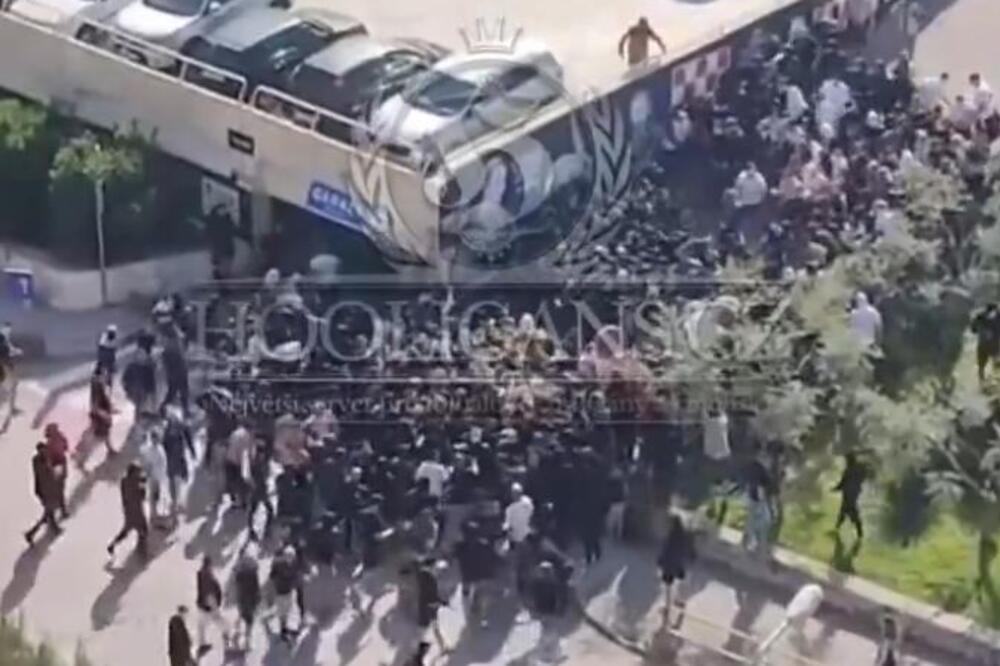 Nove vesti o tuči Torcide i Bed Blu Bojsa - krili se u kombijima, uhapšeno više od 100 navijača (Video)