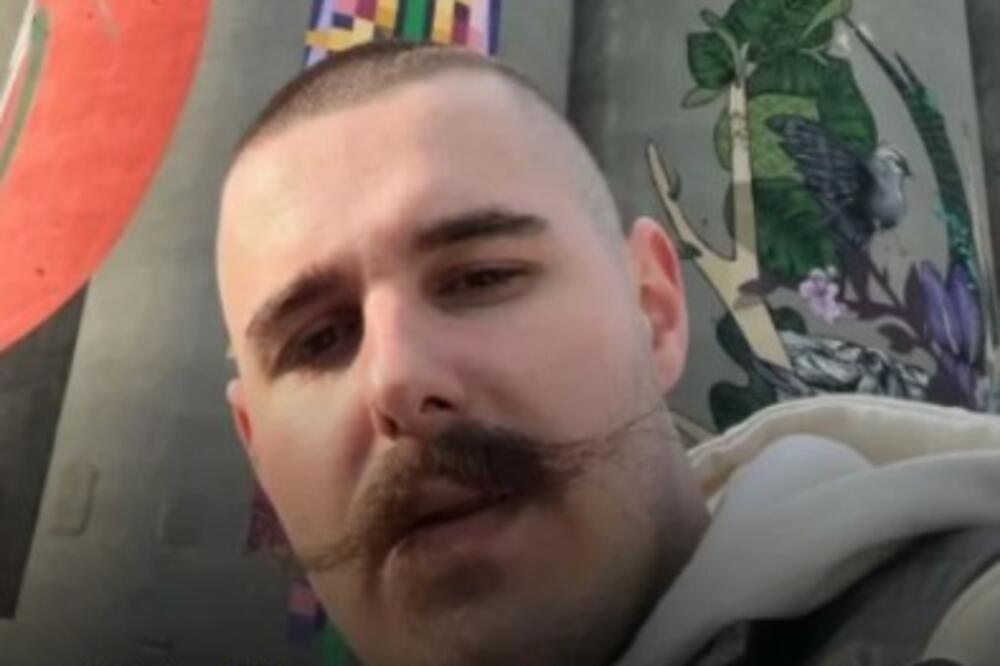 Pevač nema sreće u ljubavi, pa želi da se okuša na Tinderu: Lule traži srodnu dušu, pokazao izvajano telo (FOTO)