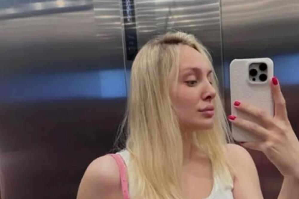 Luna Đogani pokazala stomak!