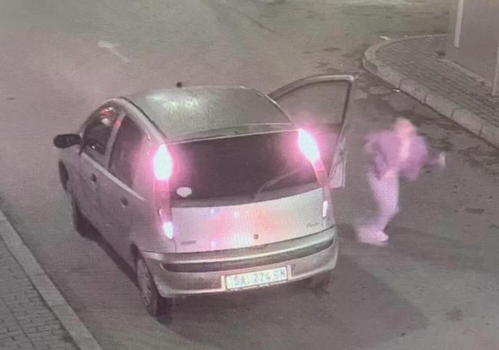 Automobil i devojčica na pumpi u Obrenovcu 