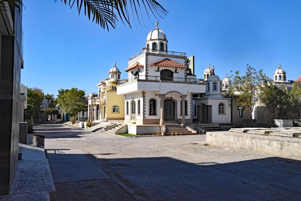 Vilica će vam tresnuti do poda! Pogledajte kako izgleda GROBLJE narko bosova, sve kućerina do kućerine! (VIDEO)