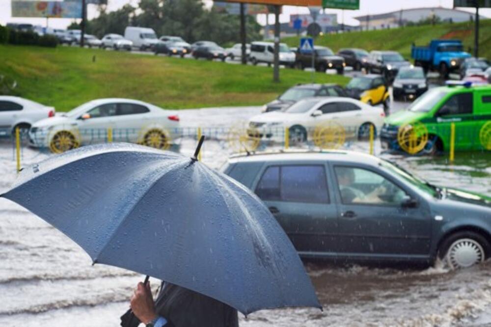 Zašto Beograd preplave "jezera" i gejziri kada god je nevreme? Direktor Vodovoda otkrio razlog i najavio rešenje