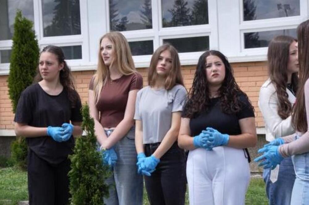 Učenici iz Tutina učinili pravi potez kao uspomenu na žrtve tragedije u Ribnikaru! Svako će nositi ime ubijene dece