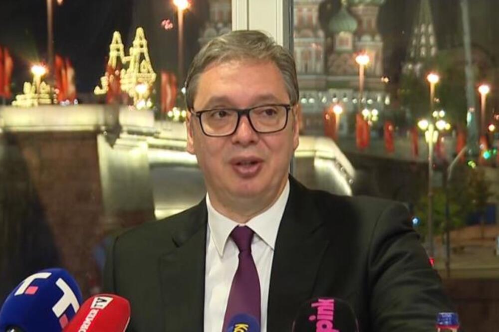 Nema najavljenog porasta plata i penzija: Vučić se obratio iz Moskve, pa otkrio razlog
