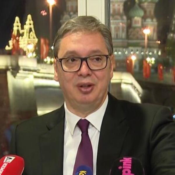 Nema najavljenog porasta plata i penzija: Vučić se obratio iz Moskve, pa otkrio razlog