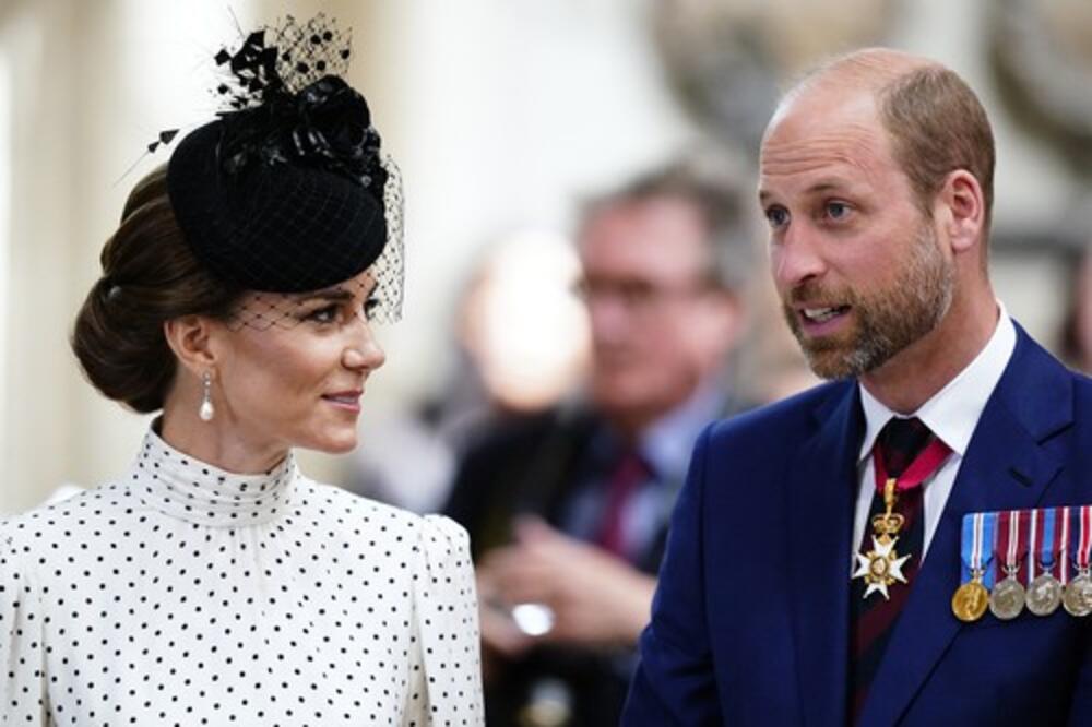 Pored nje kraljica izgleda kao cirkuzant! Kejt prava boginja u šik haljini- ista pokojna Dajana, pogledajte je samo