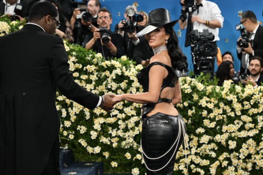 Na Met Gali mamila poglede