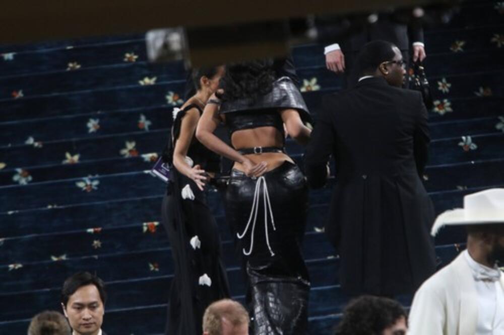 Snimak se širi kao virus! Ljudi ne mogu da odvoje pogled od ove fejk zadnjice - vatrena crnka jedva hoda, a onda...