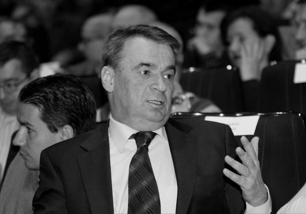 Mirčić je rođen u selu Maleševci