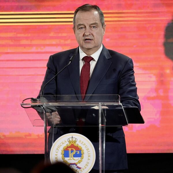 "Fašizmu ne možemo dozvoliti da ponovo pokuca na naša vrata" Dačić u Banjaluci održao govor i prisetio se žrtava