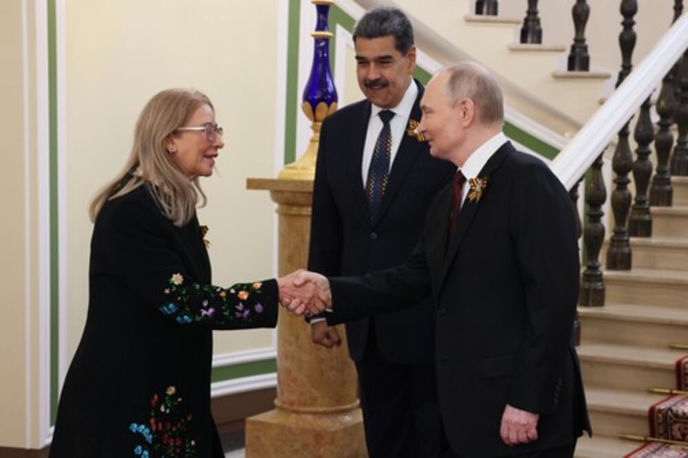 Vladimir Putin je venecuelanski bračni par smestio u prvi red