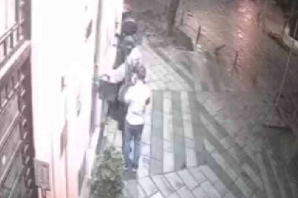 Beograđanki usred noći neko zvonio na interfon, ona otvorila i legla u krevet... Kad je vratila kamere sledila se!