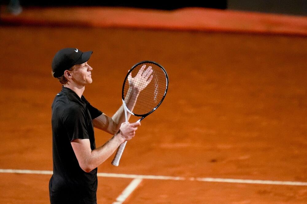 "Večni grad" grmeo zbog Sinera - Janik kao da nije bio suspendovan tri i po meseca (Video)