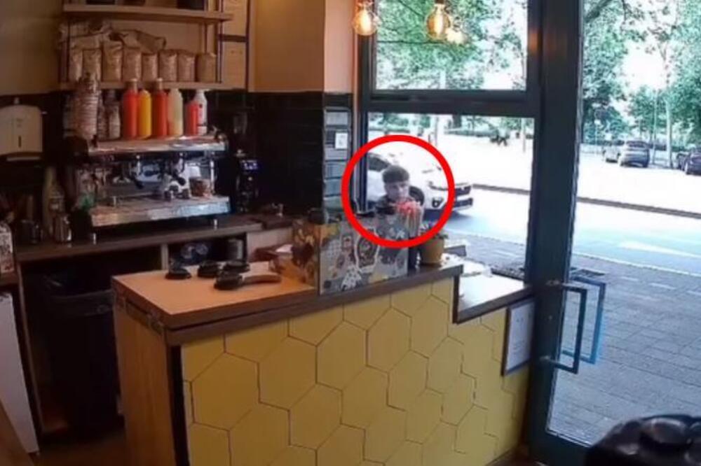 Kako te nije sramota?! Lopov snimljen dok je krao pare usred beogradskog kafića: Ruka kroz prozor, pa...(VIDEO)