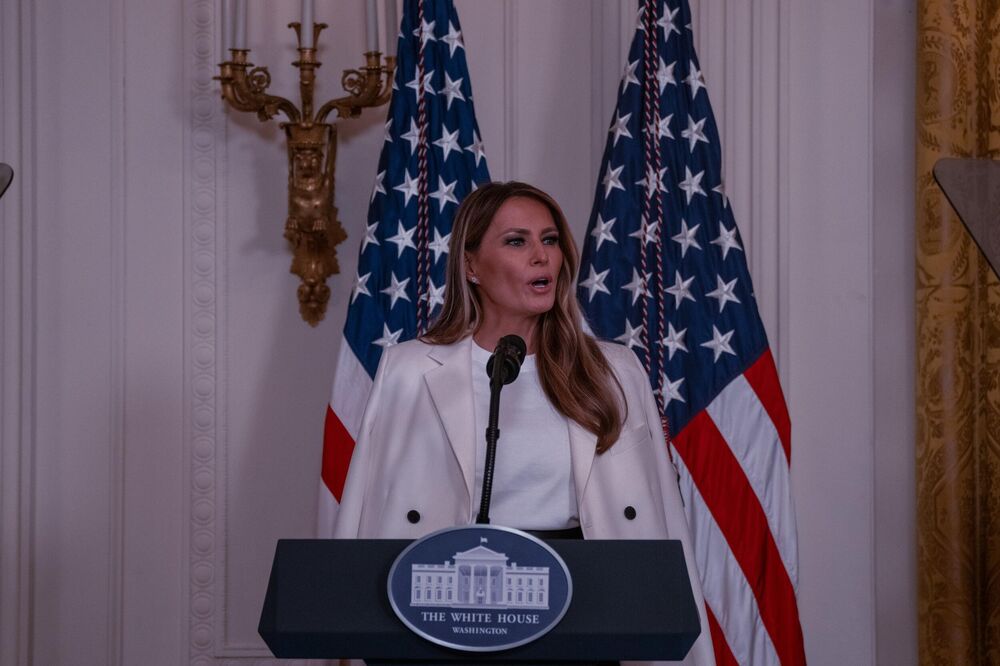 Melanija Trump v središču škandala zaradi močnega posrednika, tožbo pa zastopa odvetnik Hunterja Bidna