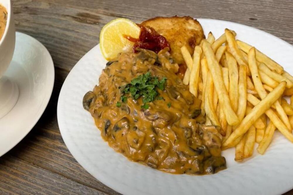 Napravite savršeni sos za lovačke šnicle: Nema Srbina koji ovo jelo ne voli, a caka je u ovome!