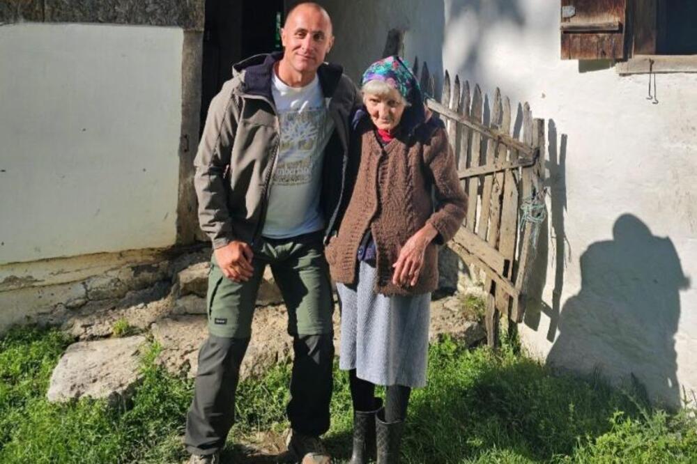 Baka Jela mislila da je zaboravljena od svih: Društvo joj pravili mačka i pas, a onda...Pogledajte šta se dogodilo!