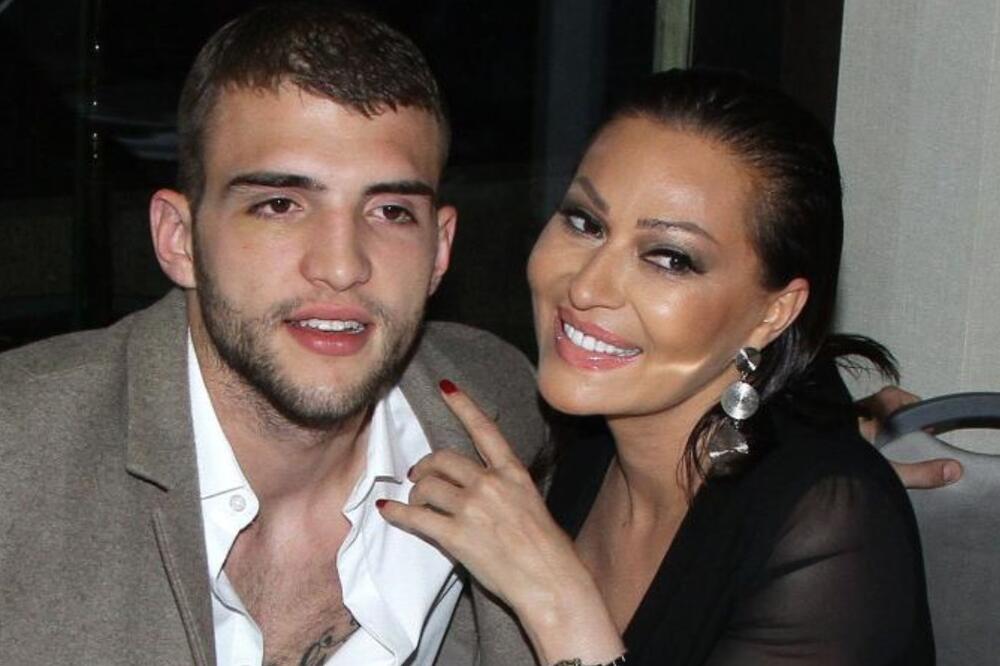 "Nemoj majku da diraš" Sve se desilo na Vračaru, presreo ga pa... Veljko zbog Cece preslišao voditelja ispred Hrama