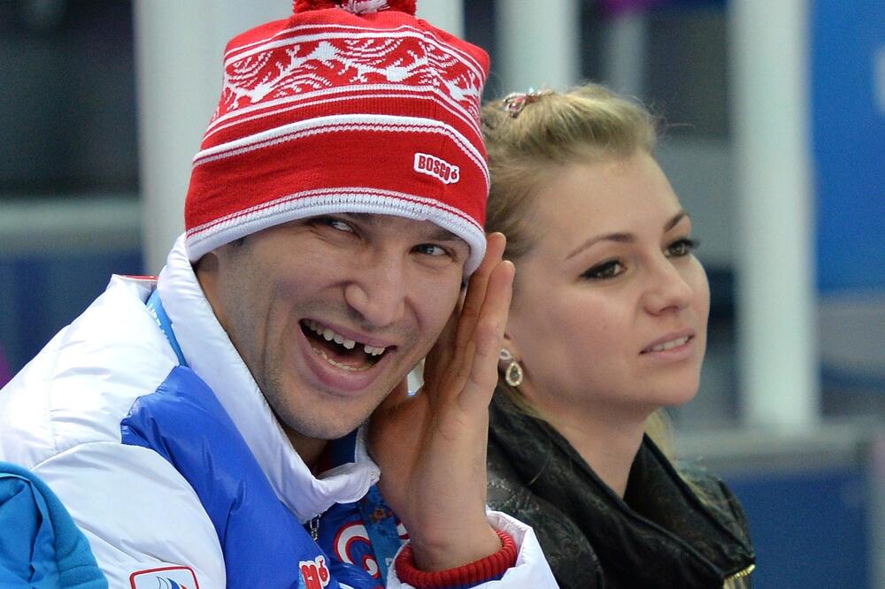 Parirala Ani Ivanović i Jeleni Janković, a svaki dečko joj bio kao Kvazimodo: Mariju vređali zbog krezavog verenika