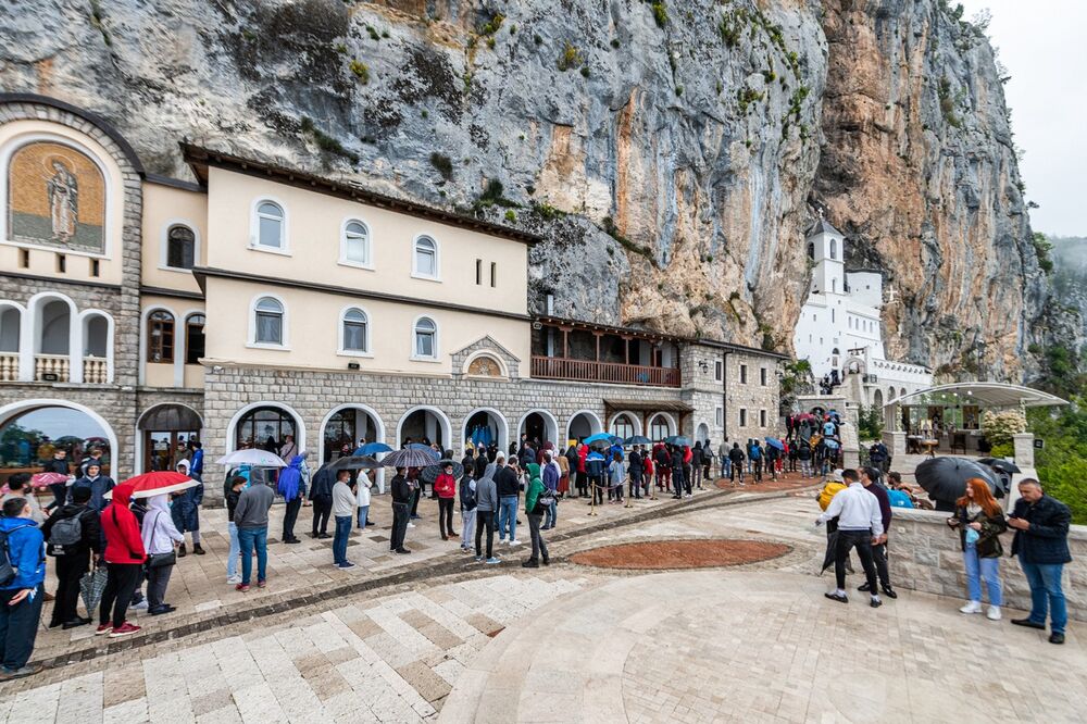 manastir Ostrog, Ostrog
